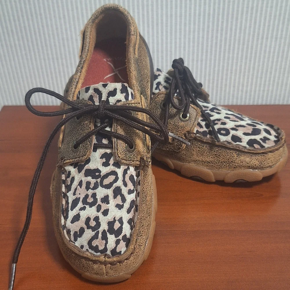 Twisted X Leopard Print Leather Boat Shoes with Brown Accents Sz. 1M